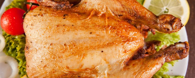 Κοτόπουλο στο φούρνο με σκόρδο και δεντρολίβανο
