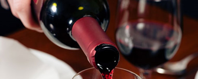 Αλήθειες και μύθοι για την τιμή του κρασιού στα εστιατόρια