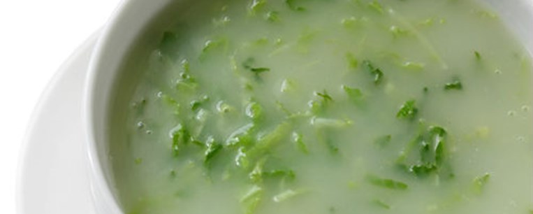 Πράσινη σούπα  με χόρτα εποχής