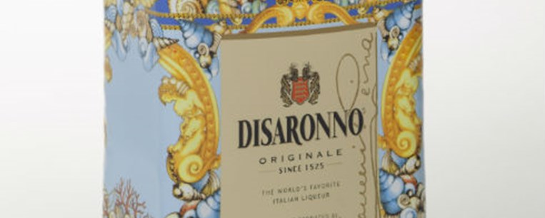 Το Disaronno φοράει Versace!