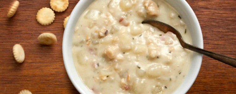 New England Clam chowder–Σούπα με κυδώνια, πατάτες και κρέμα γάλακτος  (Η.Π.Α.)