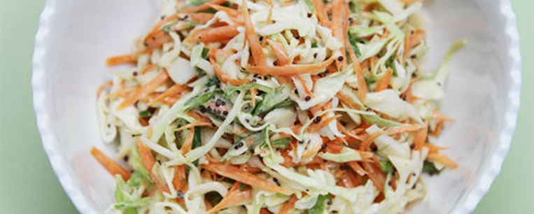 Coleslaw  –σαλάτα με λάχανο, καρότο και κρεμώδες dressing (H.Π.Α.)