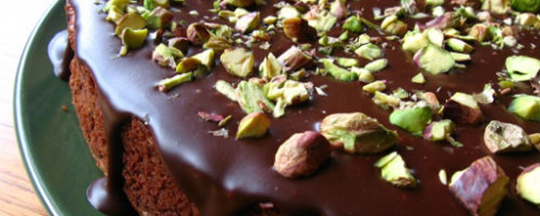 Κέικ σοκολάτας με φιστίκια Αιγίνης