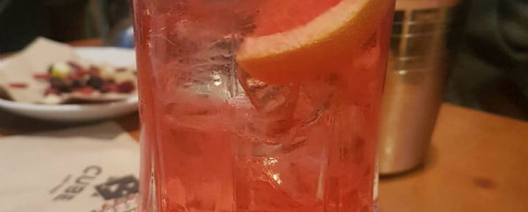 Long drink cocktail με μαστίχα (Cube)