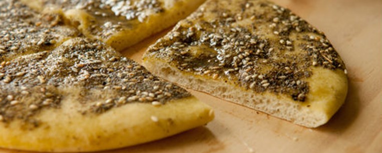 Λιβανέζικη πίτσα με μείγμα μπαχαρικών za'atar (Za'atar Manakish) 