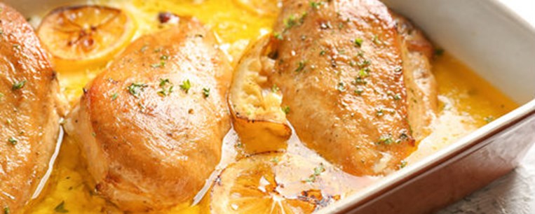 Κοτόπουλο μαριναρισμένο στο φούρνο με σάλτσα λεμονιού