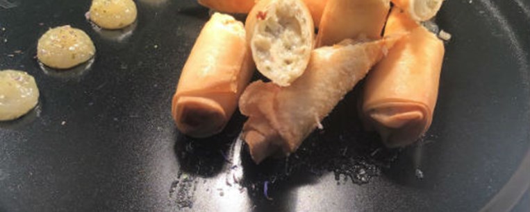 Ρολά με γέμιση από τυρί Αρσενικό με dip mojito κίτρου Νάξου