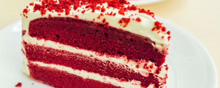 Κόκκινο κέικ με κρέμα