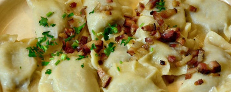 Ζυμαρικά γεμιστά με πατάτα και τυρί (Pierogi)