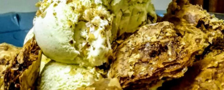 Παγωτό “γαλατόπιτα” με μπισκότο από φύλλο κρούστας